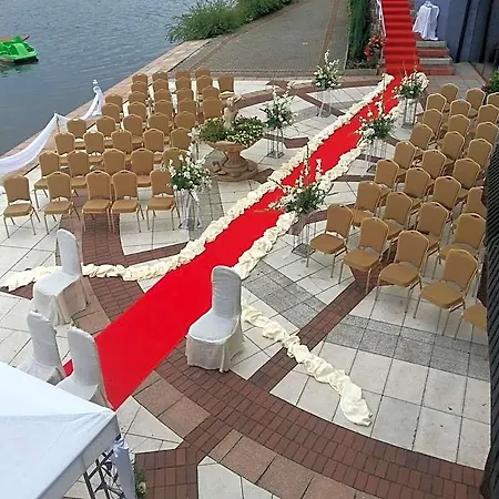 ホテル Shuma Dąbrowa Górnicza